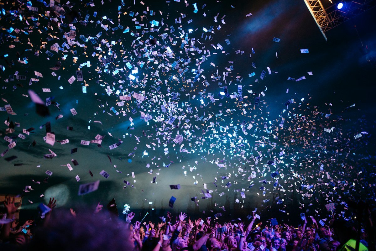 Live party crowd